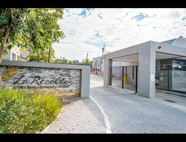 1 BEDROOM APARTMENT FOR SALE IN STELLENRIDGE